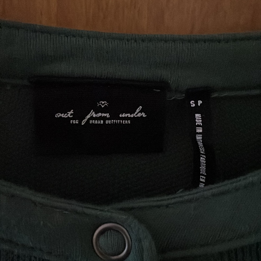 Urban Outfitters - dark green cropped sweater - Picture 2 of 4
